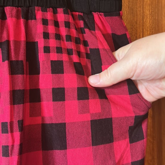 Worn once, soft/lightweight pj shorts are a blend of Viscose+Elastane by Deesse - Picture 5 of 11